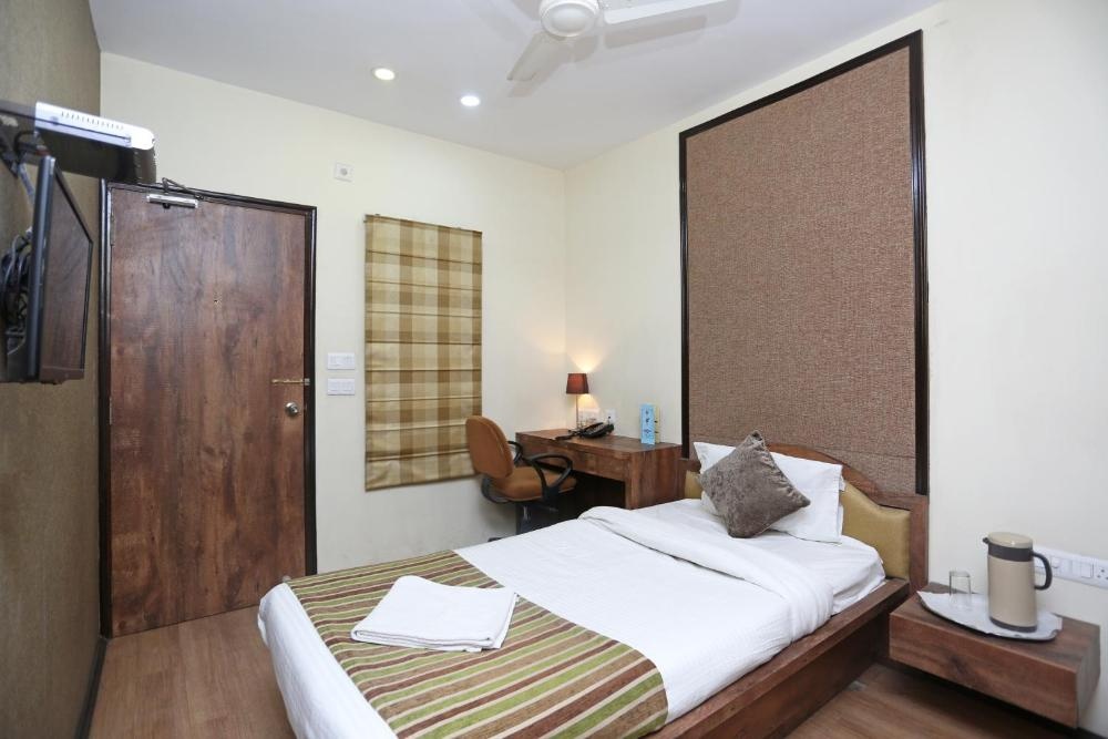 Hotel Rushabh Home